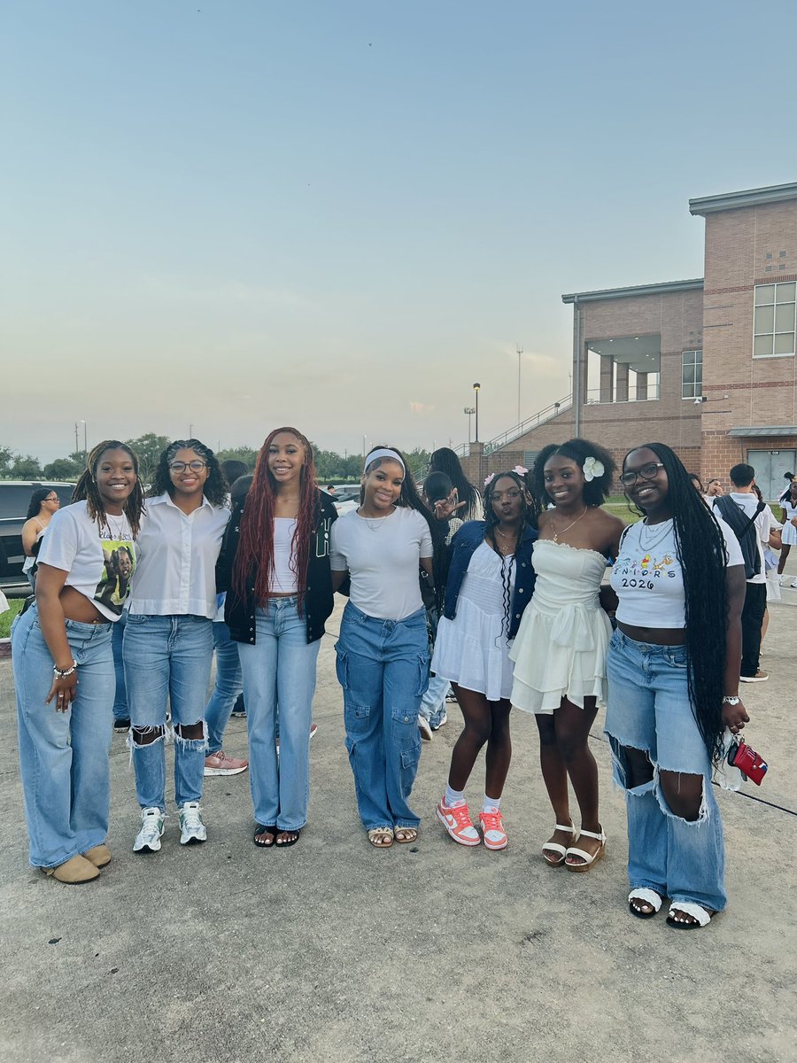 Our beloved seniors for ‘Senior Sunrise’ 💚💚💚💚 #TheLastRide