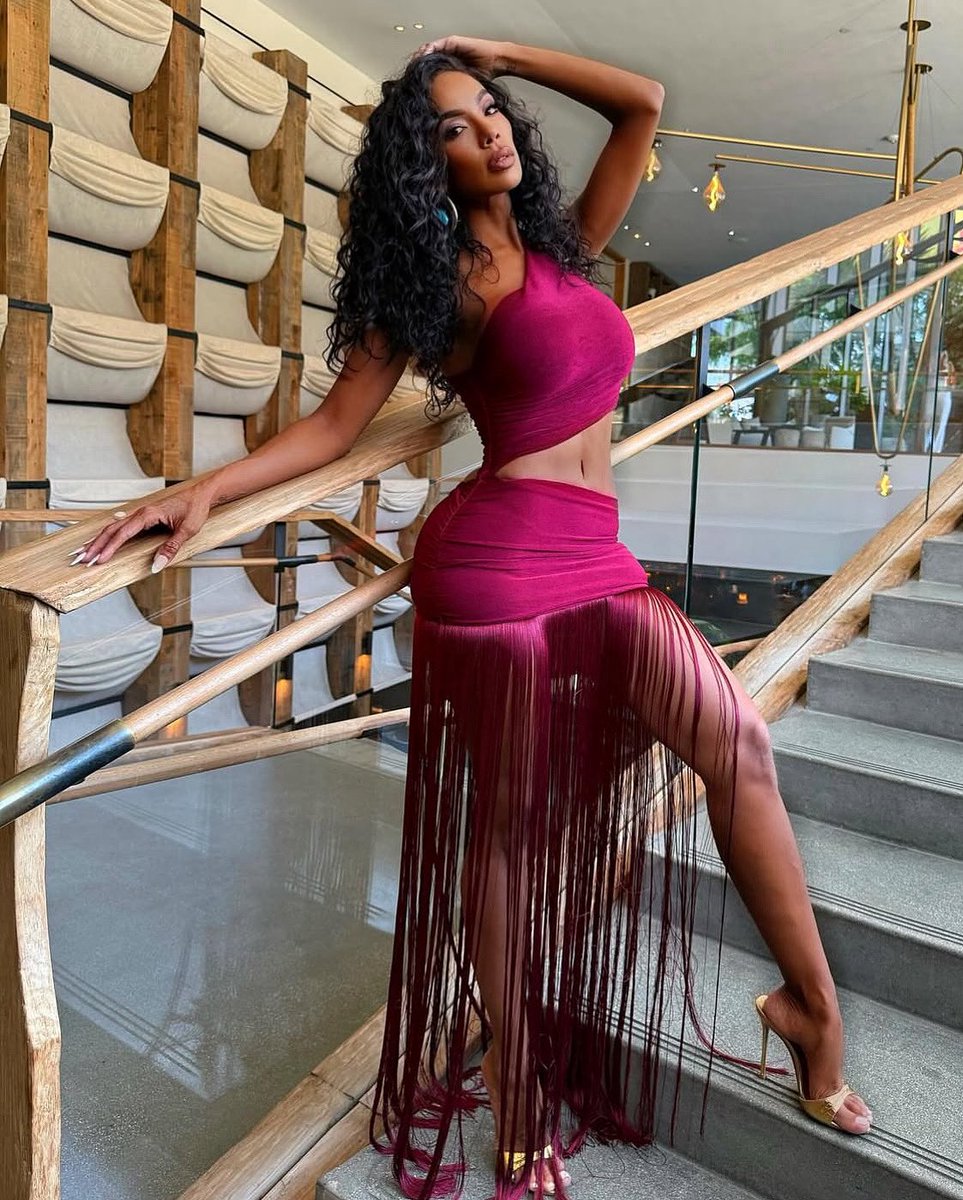 My girl <a href="/iamErica_Mena/">Erica Mena</a> in her <a href="/KandeeOfficial/">Kandee Official</a>  golden croc 🐊 Mules! 👀❤️