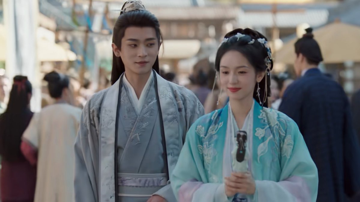 xiaojueheyan's tweet image. 𝙔𝙤𝙪 𝙖𝙧𝙚 𝙖 𝙬𝙤𝙢𝙖𝙣.

I love it when Xiao Jue tells He Yan that she is a woman — not to belittle her but to remind her.

Sometimes, in her pursuit of what she wants, He Yan tends to forget that she is, in fact, a woman and it does not make her any less of a general.

You…