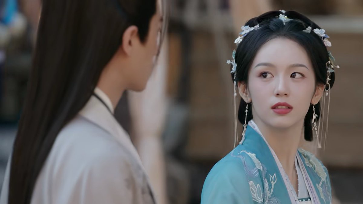 xiaojueheyan's tweet image. 𝙔𝙤𝙪 𝙖𝙧𝙚 𝙖 𝙬𝙤𝙢𝙖𝙣.

I love it when Xiao Jue tells He Yan that she is a woman — not to belittle her but to remind her.

Sometimes, in her pursuit of what she wants, He Yan tends to forget that she is, in fact, a woman and it does not make her any less of a general.

You…