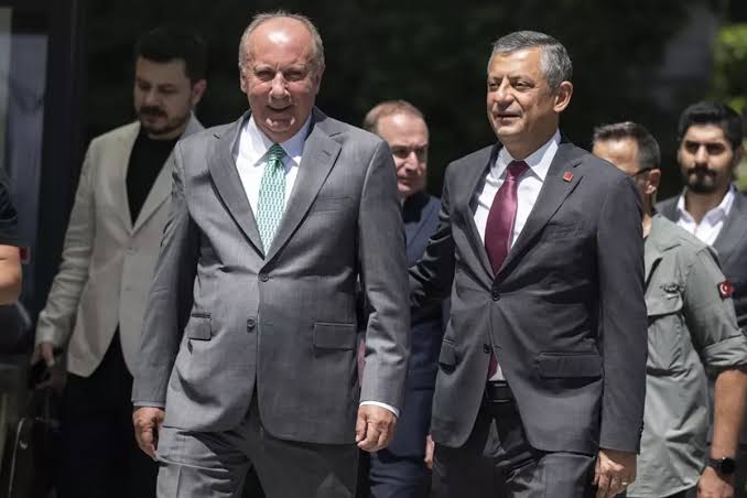 SelinGulsvn's tweet photo. #Kulis
Özgür Özel'den Muharrem İnce'ye ;

-şimdi seni çok iyi anlıyorum https://t.co/dxpx1BciMd