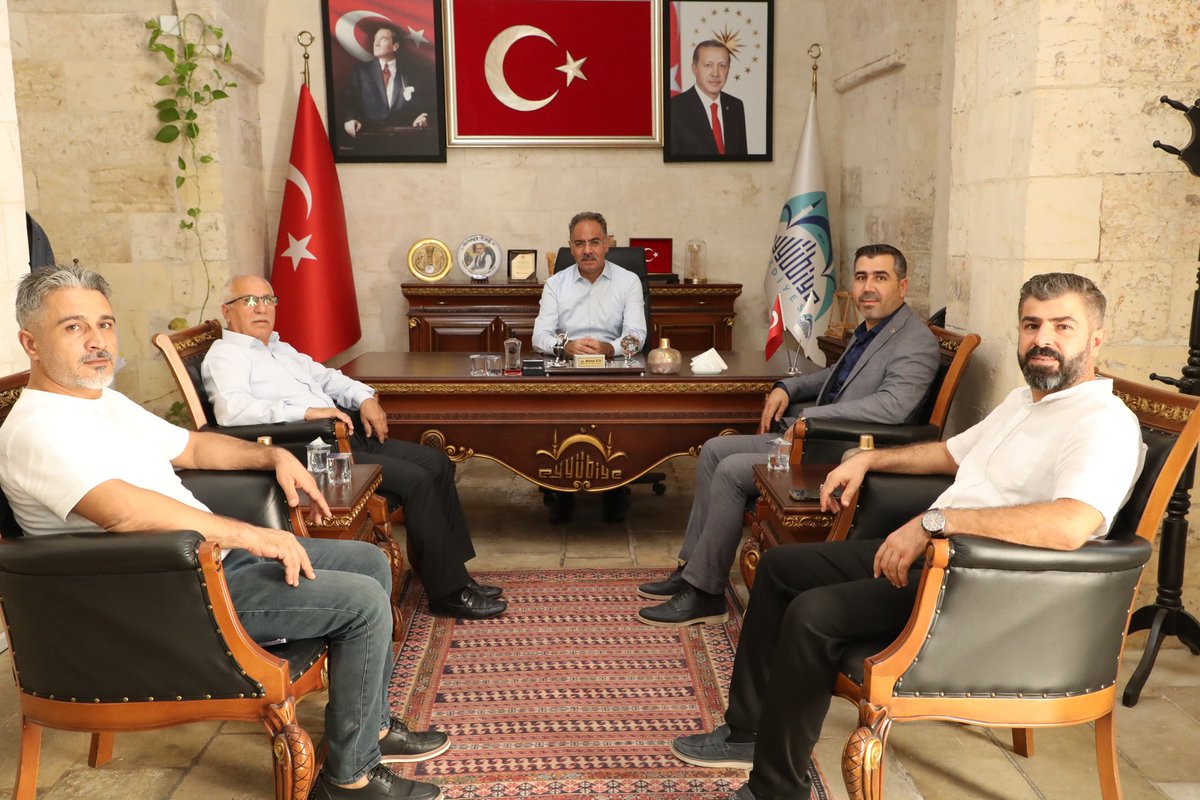 Şanlıurfa Esnaf Sanatkârlar ve Odalar Birliği (ŞESOB) Başkanı Mehmet Şefik Bakay ve kıymetli heyetini belediyemizde ağırladık.

Şehrimizin ekonomisine ve esnafımıza katkı sağlayacak her türlü iş birliği için kapımız her zaman açık.