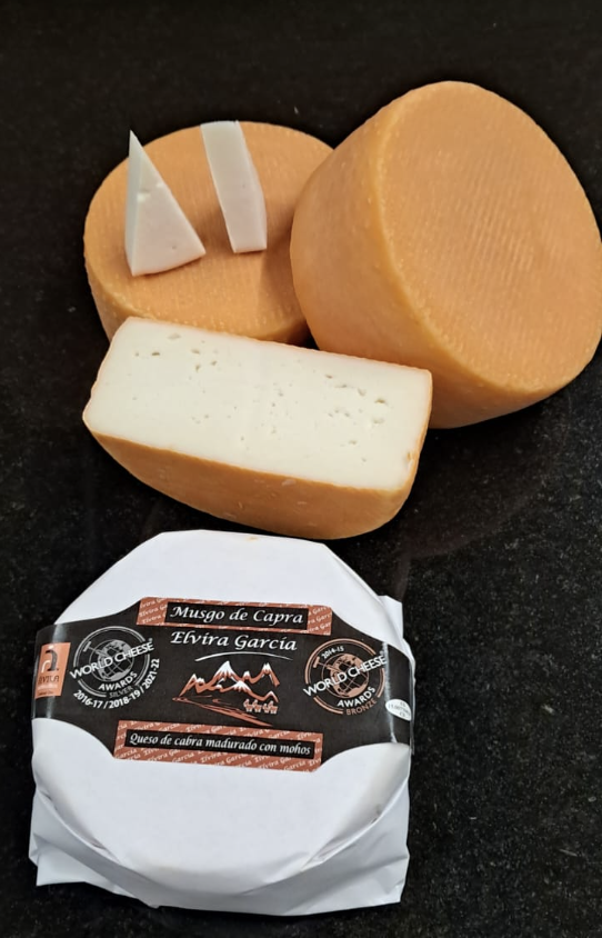 Nivel del quesos: nivel “no quiero compartirlos” 😏🧀  <a href="/QuesosElviraGar/">Elvira García</a>

#ÁvilaAuténtica