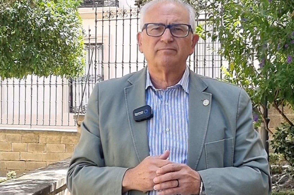Manuel Parras: 'el aceite de oliva no se vende solo: hay que aprender a contarlo'
Según el catedrático de la UJA, el marketing oleícola no es venta, es comprender para poder vender el aceite de oliva

Lee más aquí👇
f.mtr.cool/kxpzeitjvr