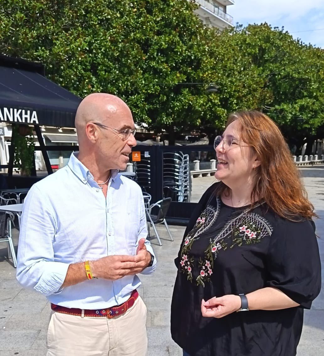 ActuaFamilia's tweet photo. Ayer fue un placer, a través de nuestra delegada en Coruña, Victoria Salguero @Vickyalcuadrado presentar nuestra plataforma y acTÚaciones a @Jorgebuxade que se encontraba de visita política a @VOXGalicia_ @voxlacoruna @VoxPontevedra @LeticiaBarcia1 https://t.co/TBuadrCHA0