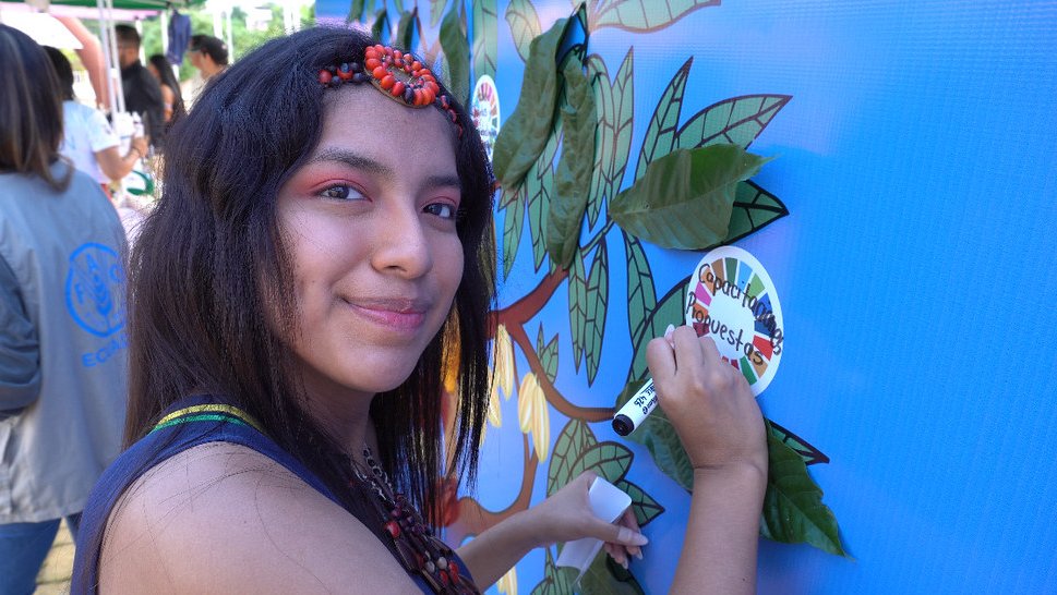 FAOEcuador's tweet photo. ¡Hoy conmemoramos el #DíadelaMujerIndígena!

🌱Protectoras de la biodiversidad
🐝Guardianas de los recursos naturales
🦋Bio y agro emprendedoras
🍉Protagonistas en la transformación de los sistemas agroalimentarios 

#MujeresRurales https://t.co/Q2pTXPj5vA