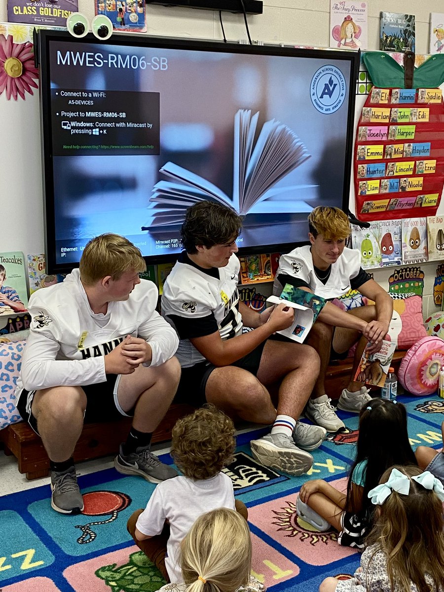 CoachJasonTone's tweet photo. Enjoyed reading at Midway today!  Go Jackets! @TLH_Football https://t.co/RQnh4NoBT1