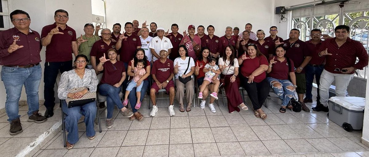 Participando en nuestra reunión  del <a href="/GrupoMerida_42/">GRUPO MÉRIDA SECCION 42 STPRM</a> ,comprometidos y mostrando la unidad con la política de nuestro líder, amigo y presidente del GUT <a href="/lgps03101/">@lgps0310</a> junto a nuestro secretario general <a href="/MarcoAzuara1/">Marco Azuara</a> somos orgullosamente <a href="/Seccion42_STPRM/">Seccion 42 STPRM Oficial</a>