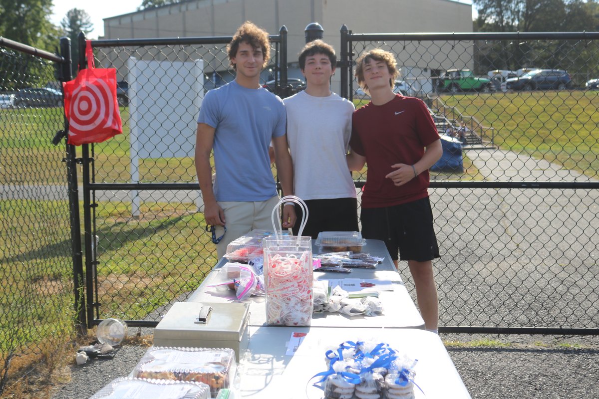 Last night, our Girls Soccer Team played a special game against Kolbe Cathedral, dedicating their 6-0 win to the memory of Matthew Hatcher. The team also raised funds for the Matthew's Hearts of Hope charity. Meanwhile, the boys' team came away with a clutch 1-0 victory!