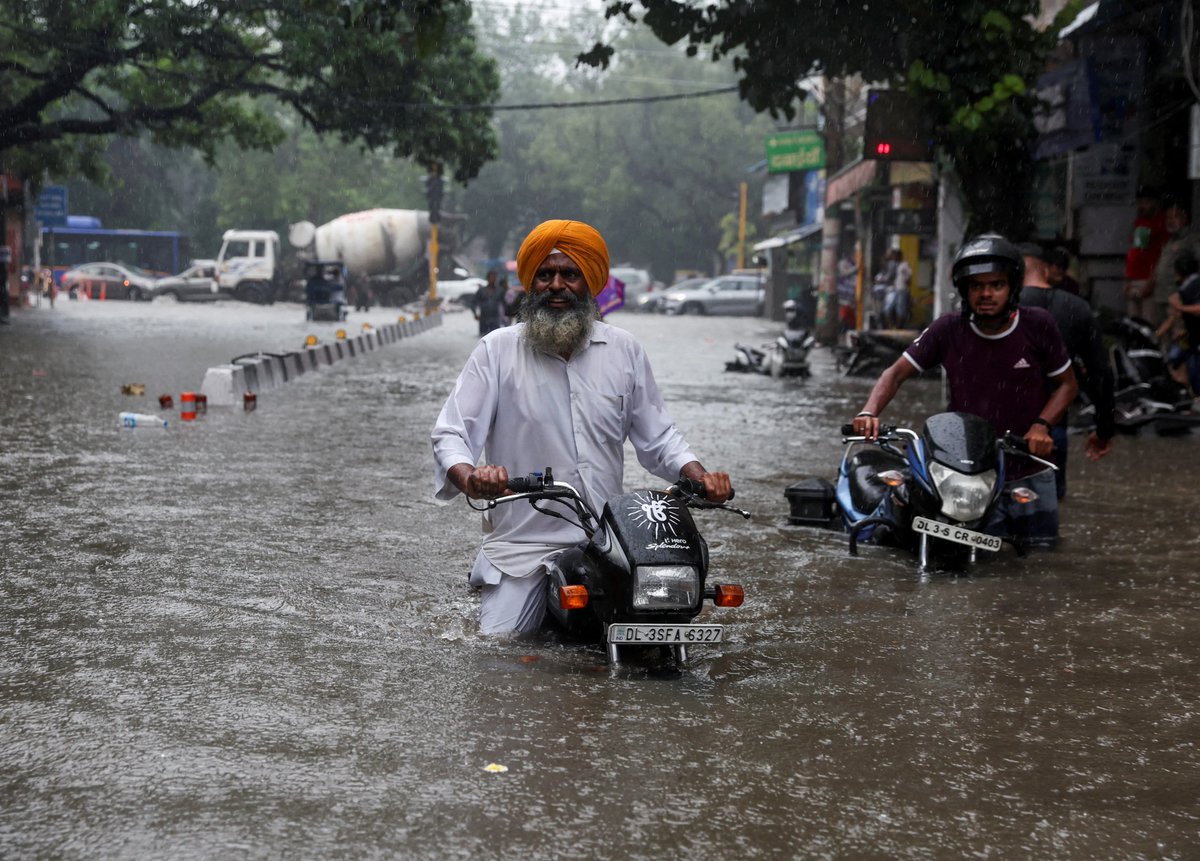 MeteoraWeather's tweet photo. 🌧️ West India Braces for Extremely Heavy Rainfall as Monsoon Surge Strengthens
https://t.co/J2Gy5Jh069
#MonsoonUpdate #HeavyRainfall #GujaratRains #MaharashtraWeather #StaySafe #PunjabFloods2025 https://t.co/scXyMYQhBe