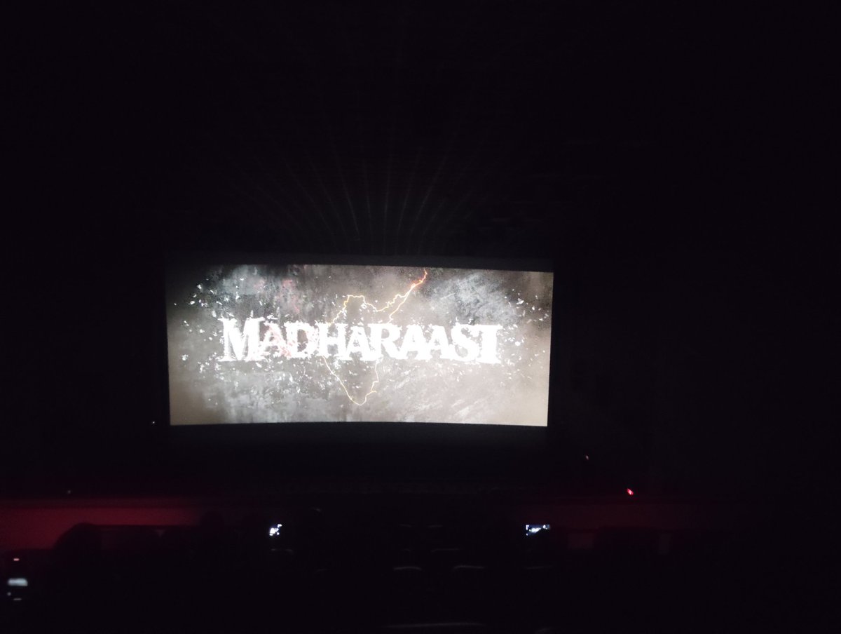 Weslypvl's tweet photo. #madarassi 
முதல் பாதி ரொம்ப சுமார். காதல் காட்சிகளில் சுவாரஸ்யம் இல்லை.

இரண்டாம் பாதி ஓகே.

சிவகார்த்திகேயன் செம.

வித்யூத் ஃபயர்.

இசை ஏமாற்றம்.

ஒரு தடவை பார்க்கலாம். https://t.co/CkfYOlV44E