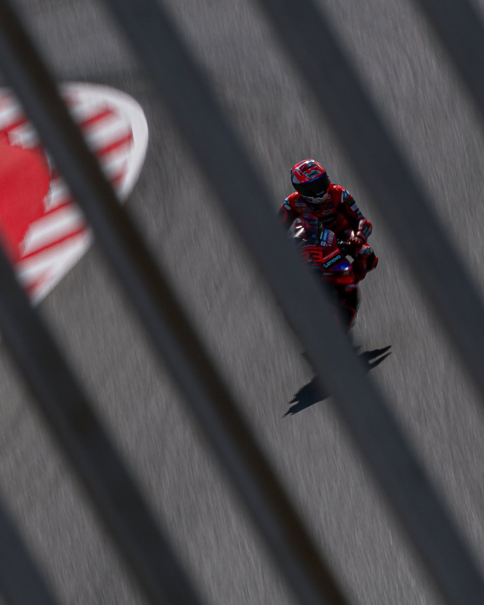 ducaticorse's tweet photo. Benvinguts at #BCN 🔥🔴

#ForzaDucati #DucatiLenovoTeam https://t.co/6THTj1MZYv