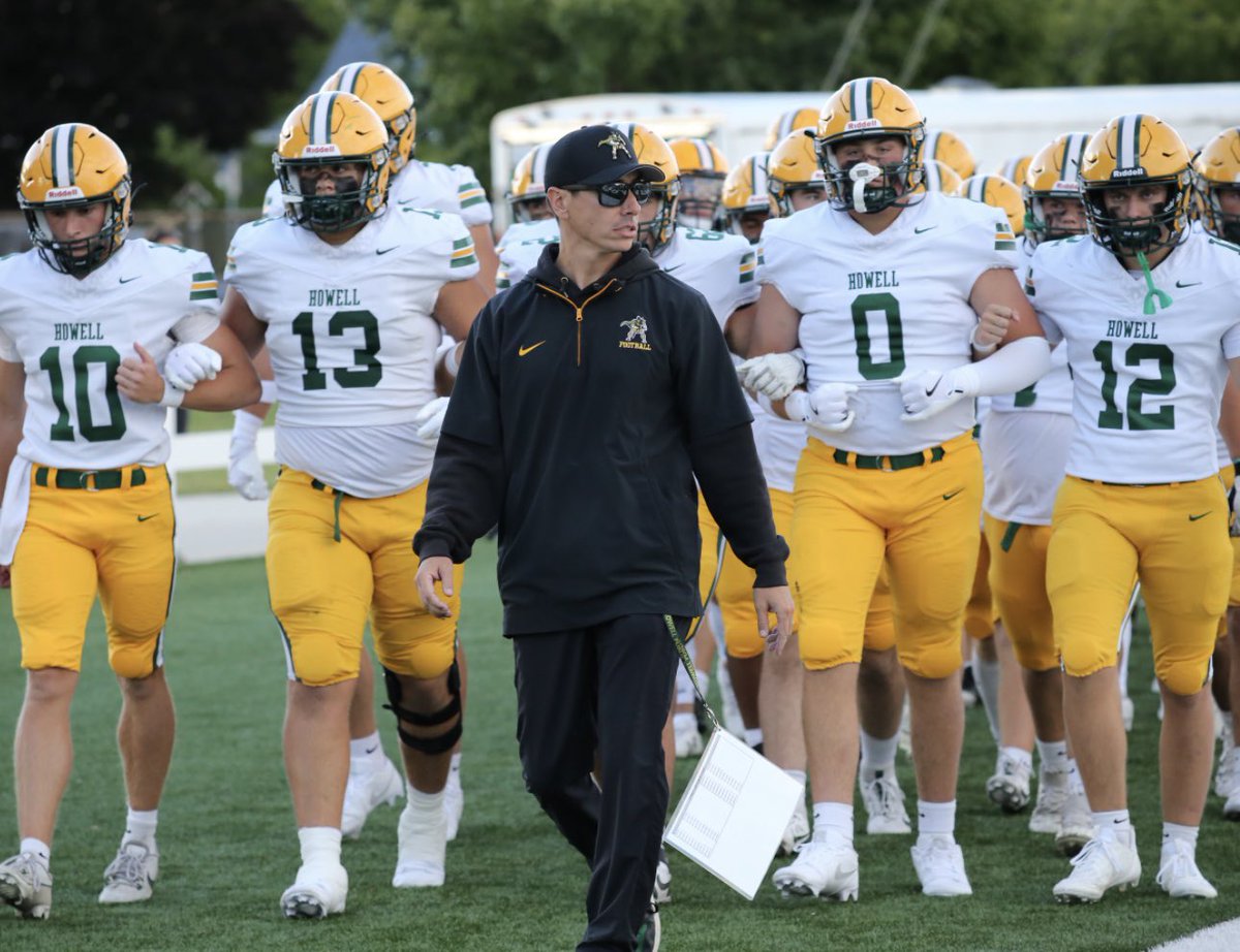 FootballHowell's tweet image. Gameday! Welcome back home Highlander Nation!

Kickoff at 7:00 PM against the Salem Rocks at our house. Time to go to work. Lets go Howell!! 
~ 🎟️ 💵 or gofan.co/event/4132578?…
~ 📺 NFHS Network
~ 📸 by Elli King
#HHF 💚💛