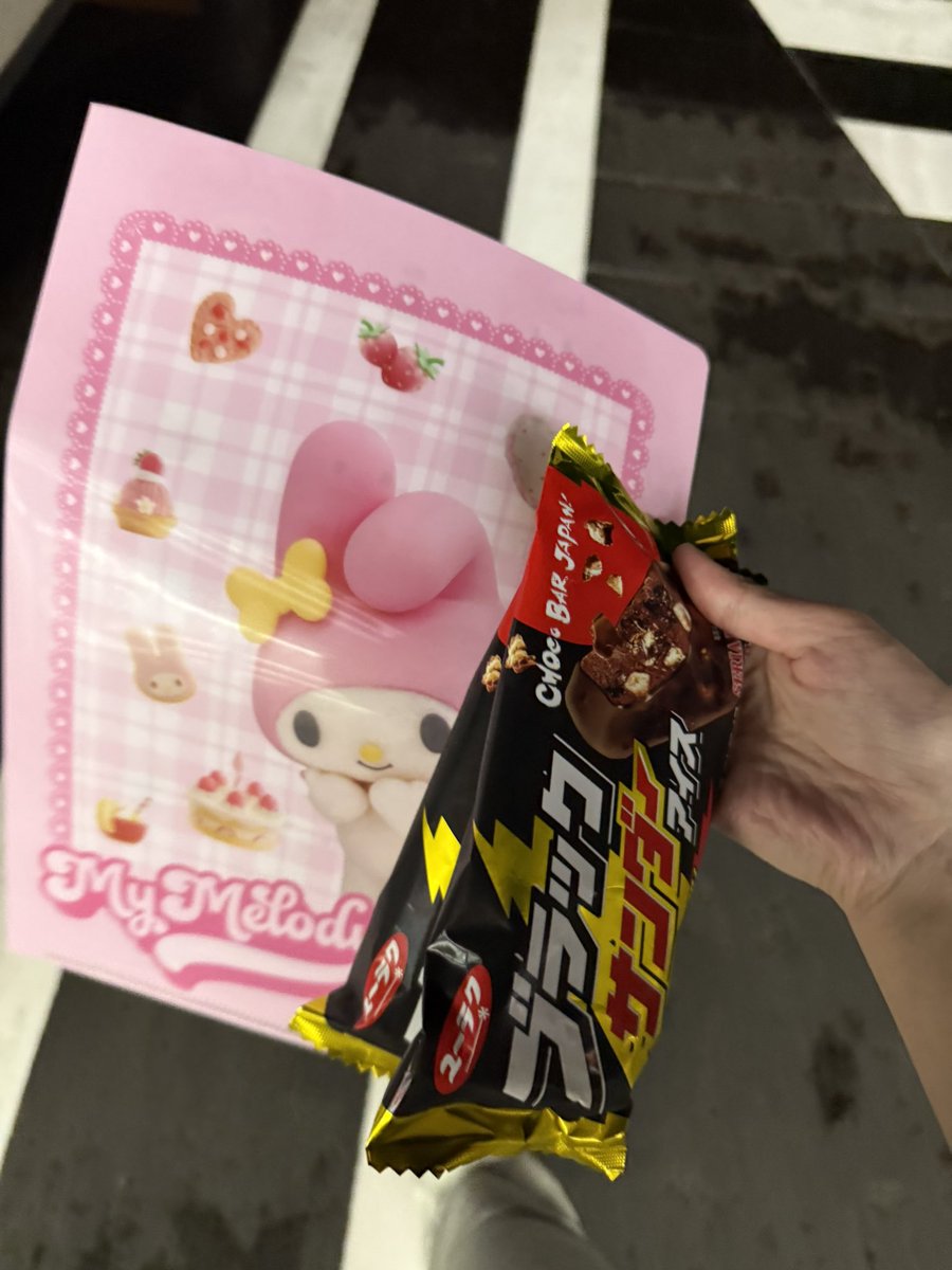 セブンに行ったら、目があっちゃった。