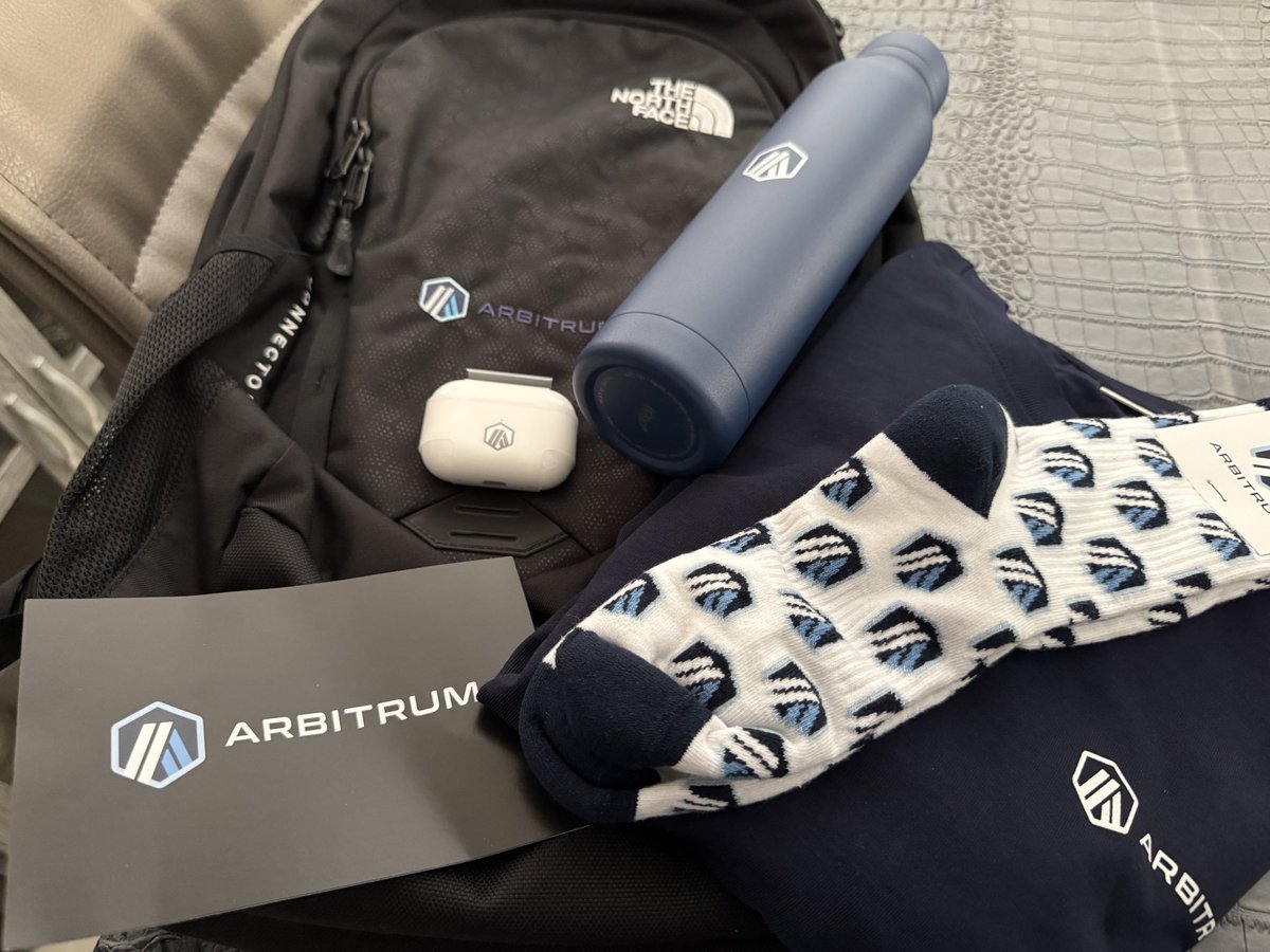 One of the best things internally to happen to our DevRel team at <a href="/arbitrum/">Arbitrum</a> as of late has been the addition of <a href="/Swagtimus/">swagtimus.eth</a> to the team.

Do you want to be the next best thing to happen?

We are looking for 3 more team members!

👉 DevRel Engineer (global): jobs.lever.co/arbitrumfounda…