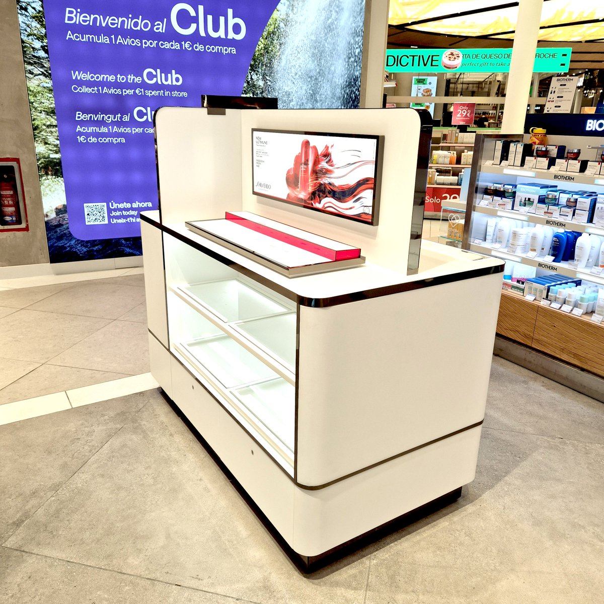 EBADER_GROUP's tweet photo. New Shiseido gondola designed, manufactured, and installed by EBADER at Barcelona Airport. Featuring generous display areas, illuminated visuals, lit podiums, and other eye-catching elements, it delivers strong visual impact https://t.co/RNYXQFmti1