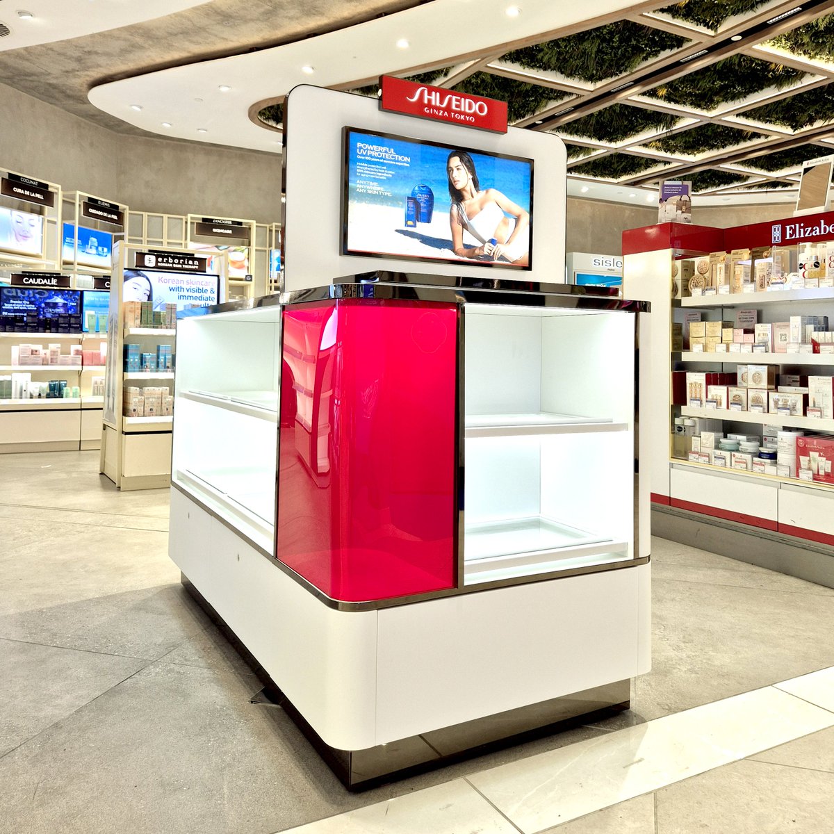 EBADER_GROUP's tweet photo. New Shiseido gondola designed, manufactured, and installed by EBADER at Barcelona Airport. Featuring generous display areas, illuminated visuals, lit podiums, and other eye-catching elements, it delivers strong visual impact https://t.co/RNYXQFmti1