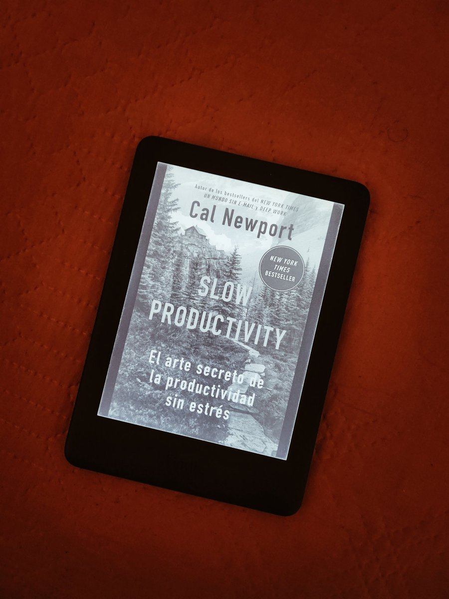 Comencé a Leer Slow Productivity de Carl Newport, y la verdad es que me ha "frenado" en bastantes sentidos, entendiendo que "producir" no es determinante en hacer más.