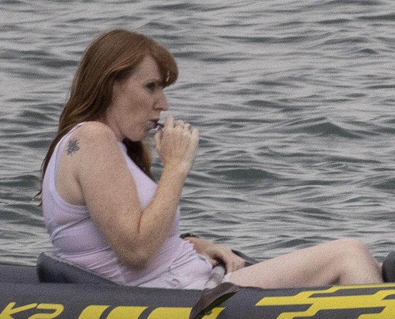 TRobinsonNewEra's tweet image. Labour's Deputy Prime Minister Angela Rayner has resigned after playing the system for her own financial gain, like all those creatures in Westminster. 

Starmer bottled it as always and failed to fire her.

They're failing monumentally. 

We demand a general election.