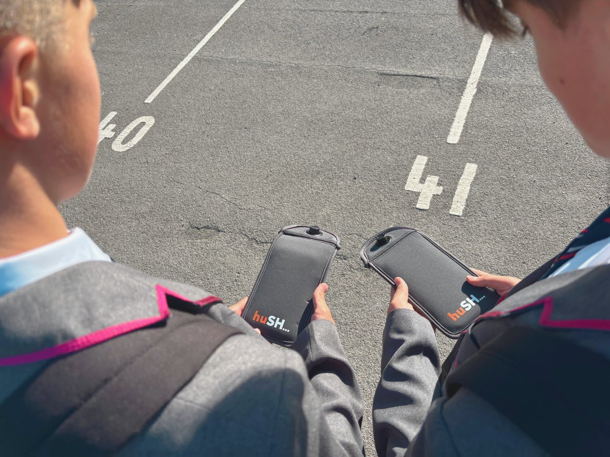 AstreaErnulf's tweet image. Starting now, Ernulf Academy is a phone-free school! 📵

We are proud to share that Ernulf Academy is now a phone free school, giving our scholars the opportunity and environment for safe and disruption-free learning.

Scholars will each receive a Hush pouch when entering the…