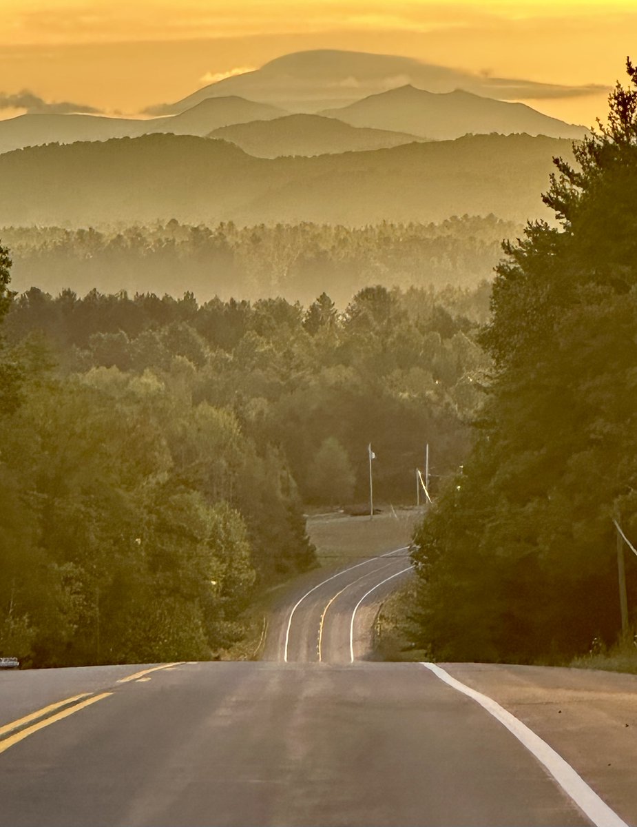 liz_july4th's tweet image. My Dearest Followers, Good Morning! ❤️❤️

This is probably one of the best  photos I have taken in 2025 👇👇

#Sunrise #UpStateNY #Mountains #AdirondackMts