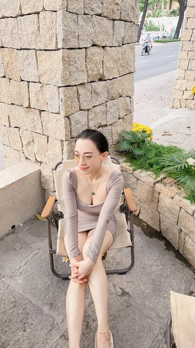 thaovy6969's tweet photo. Chị show ai mà xem nữa, toàn tìm gái trẻ thui https://t.co/NnElcaRJJW