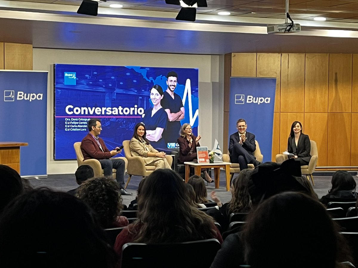 lore_bb's tweet photo. Una Enfermeria basada en la envidencia es Posible!! El arte del cuidado tiene bases solidas  #rnao #bpso #bupa #champions #VIIICongresoenfermeriaBupa @DorisGrinspun https://t.co/NFHIpPlMUf
