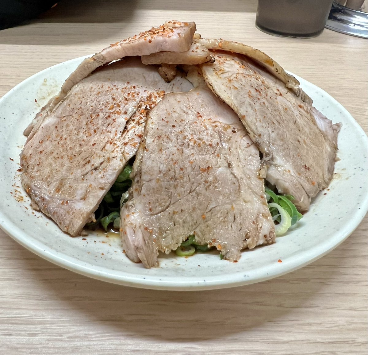 god_munches's tweet photo. 豪雨の途中で！
ねぎチャーシュー＆豚骨ラーメン+半チャーハン+餃子＠長浜ナンバーワン 大岡山 https://t.co/sLKeArxh7y