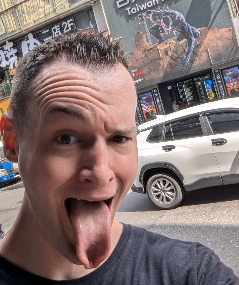 sheldon_OW's tweet photo. maybe we're not so different...aliens and humans.... https://t.co/ZLAUCOrawQ