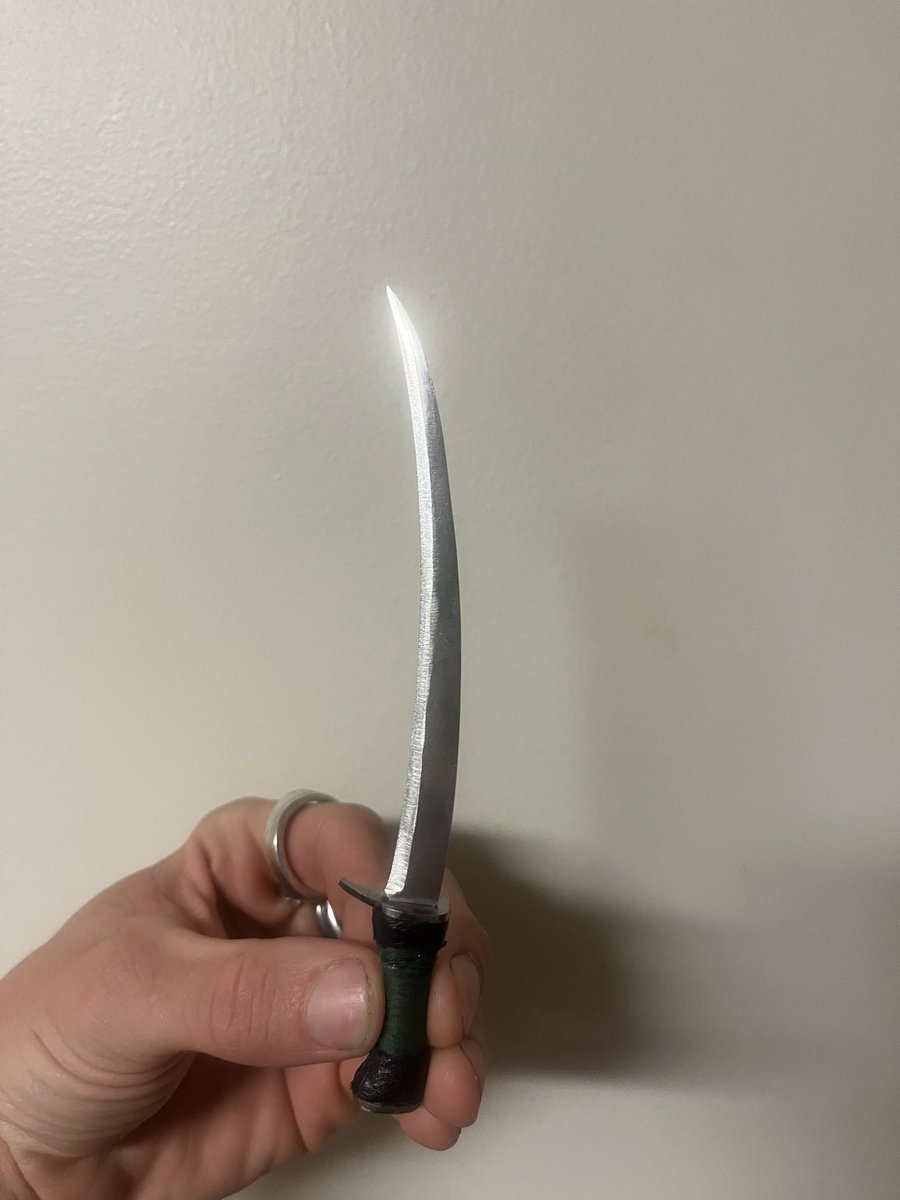 KenjiSuoh's tweet image. Mini sickle sword I forged from a coffin nail, it is hardened and has a spring temper. It can just be a collectible, could make a sweet hair stick, letter opener or even a defense spike #sword #sicklesword #art #artist #forgedsword 
#minisword