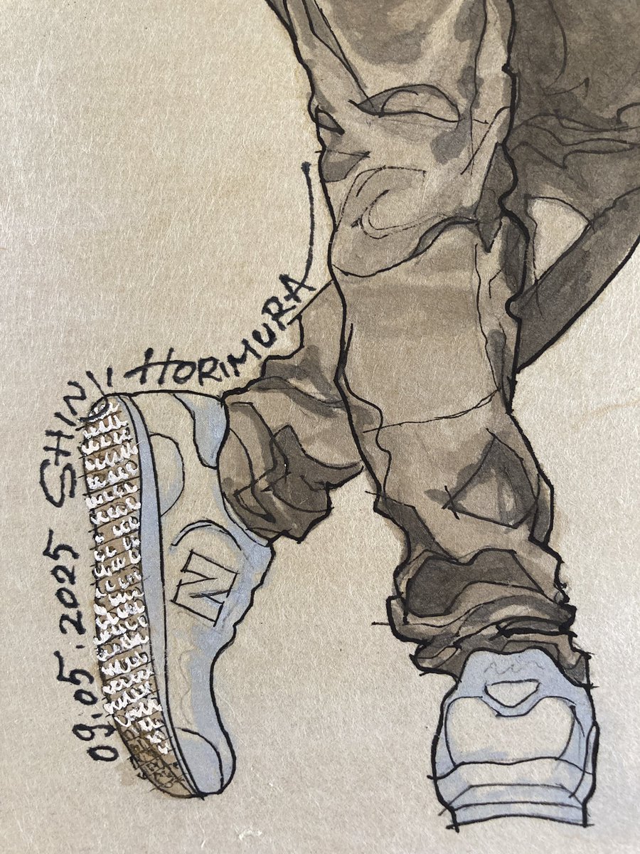 「いぶし銀工務店」2025
27×41cm
手漉き和紙(楮)、水干絵具、木パネル
朝の千日前にいた白髭を蓄えたおっさんの後ろ姿。

個展「はたらくおっさん入門編」
11/27(木)〜/30(日)
Roji1616 新世界