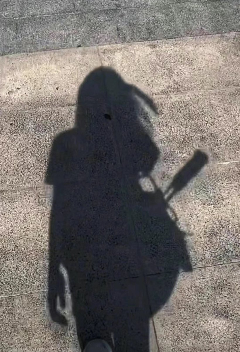 Bella144569's tweet photo. From shadows to the court, every step is a move towards greatness. Keep pushing, keep playing. 🏸📷 https://t.co/pvImweIXol