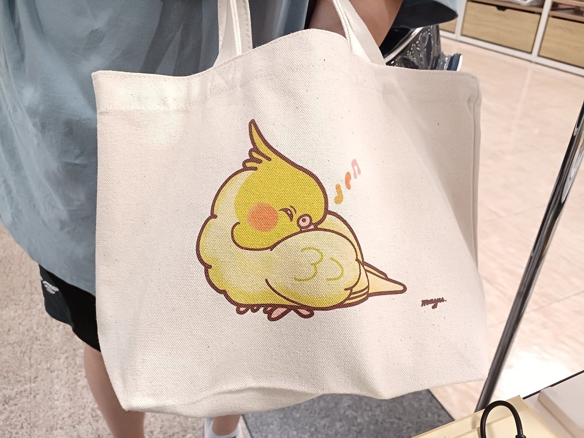 mayuinu840's tweet photo. 横浜京急百貨店「#小鳥のアートフェスタ」3日目終了しました。本日は台風で大変な中お越しいただきまして、まことにありがとうございました！台風一過の後、会場奥の窓からきれいに富士山が見えました。明日からの週末土曜日も楽しい会場でお待ちしています！ https://t.co/vePn8QBg7n