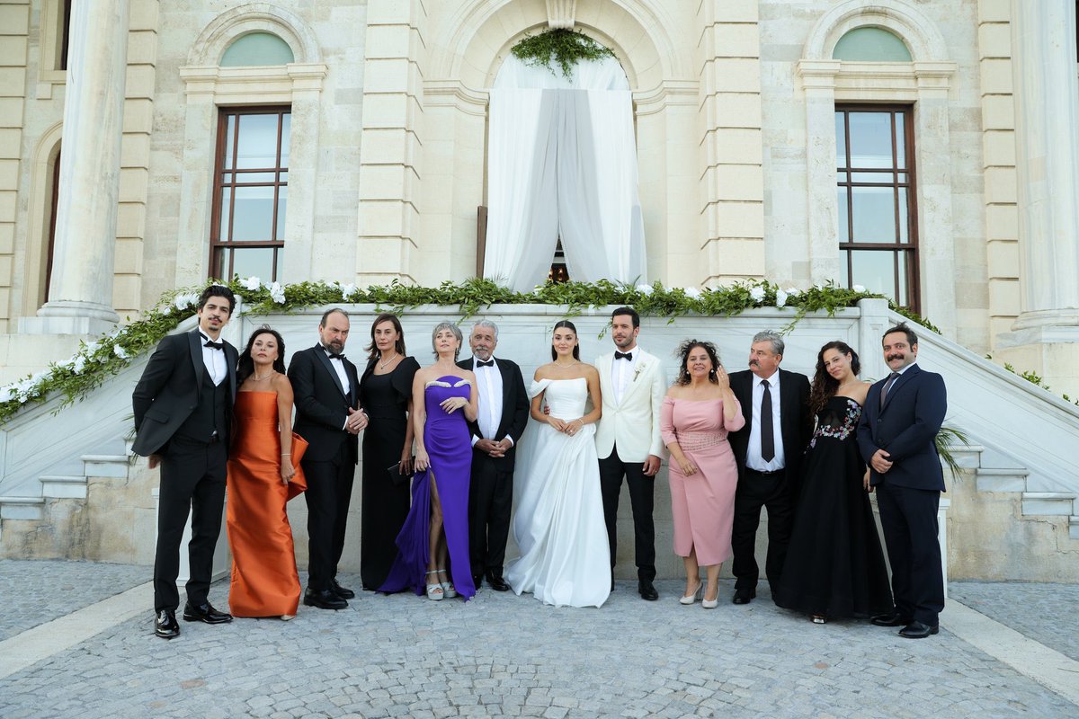 Nuevas fotos del matrimonio de Meyra \u0026 Selim en primer episodio de  #AşkveGözyaşı, la serie protagonizada por #HandeErçel \u0026 #BarışArduç para la  nueva temporada ✨, image size:1199x800