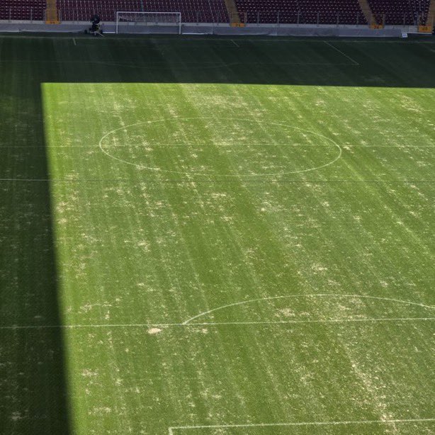 Hiçbir bahanesi olamaz şu işbilmezliğin.. bu düpedüz takımı sabote etmektir. Sorumlular her kimse hemen istifa etmelidir. <a href="/GalatasaraySK/">Galatasaray SK</a>