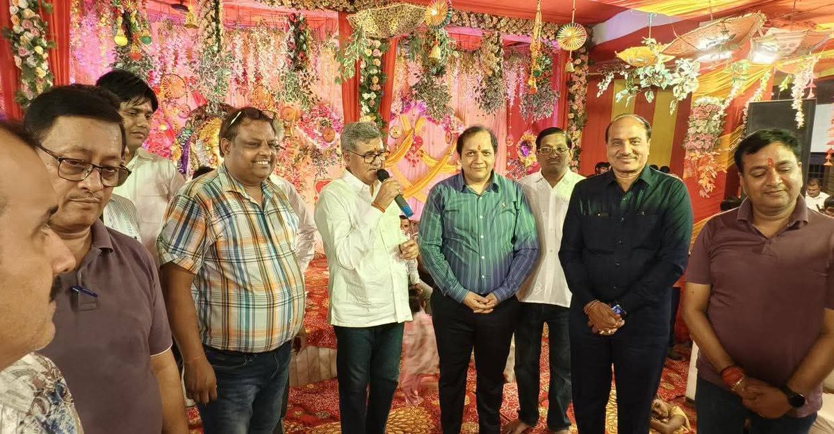 रॉयल यूथ क्लब द्वारा आयोजित गणपति महोत्सव में बतौर मुख्यातिथि शिरकत कर पूजा अर्चना की!
इस मौके पर वैश्य एजुकेशन सोसाइटी के प्रधान श्री विकास गोयल जी, कोषाध्यक्ष पवन खरकिया जी, ज्वाइंट सेक्ट्री अनिल बंसल जी,राहुल जैन गांधरवाल जी व क्लब के सभी सदस्यों मौजूद रहे !!