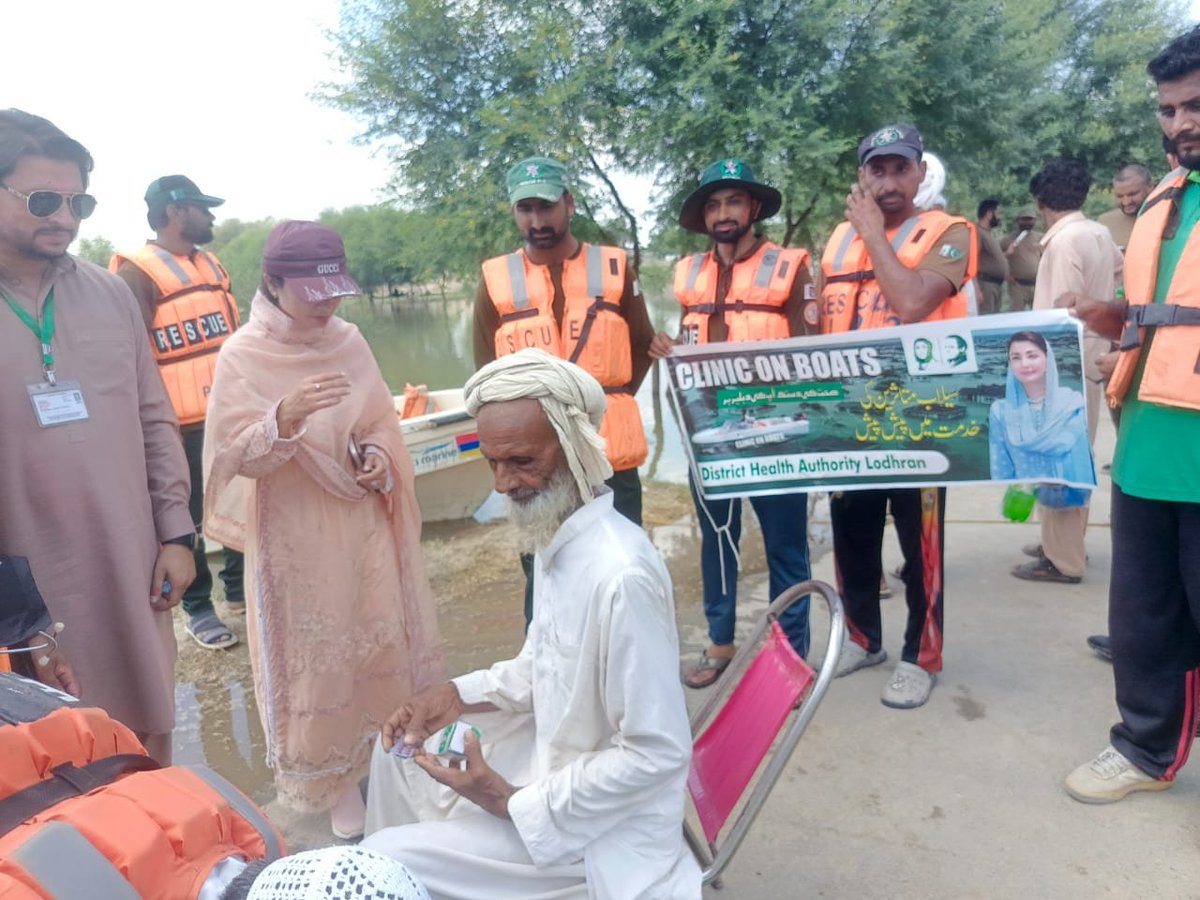 Clinic on Boats. 
Thank you <a href="/MaryamNSharif/">Maryam Nawaz Sharif</a> <a href="/GovtofPunjabPK/">Government of Punjab</a> and special Thanks to <a href="/Bint_e_Yousaf/">Erum Yousaf</a>