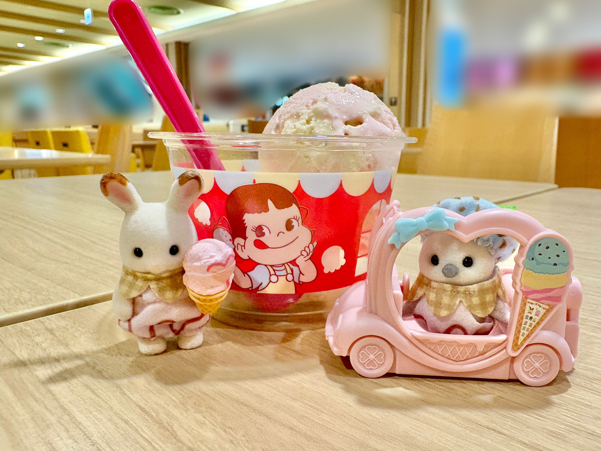 韓国限定★フジヤ　サーティーワン　コラボ　ペコちゃん　キャンディディスペンサー 韓国 サーティワンコラボ ペコちゃん キャンディディスペンサー