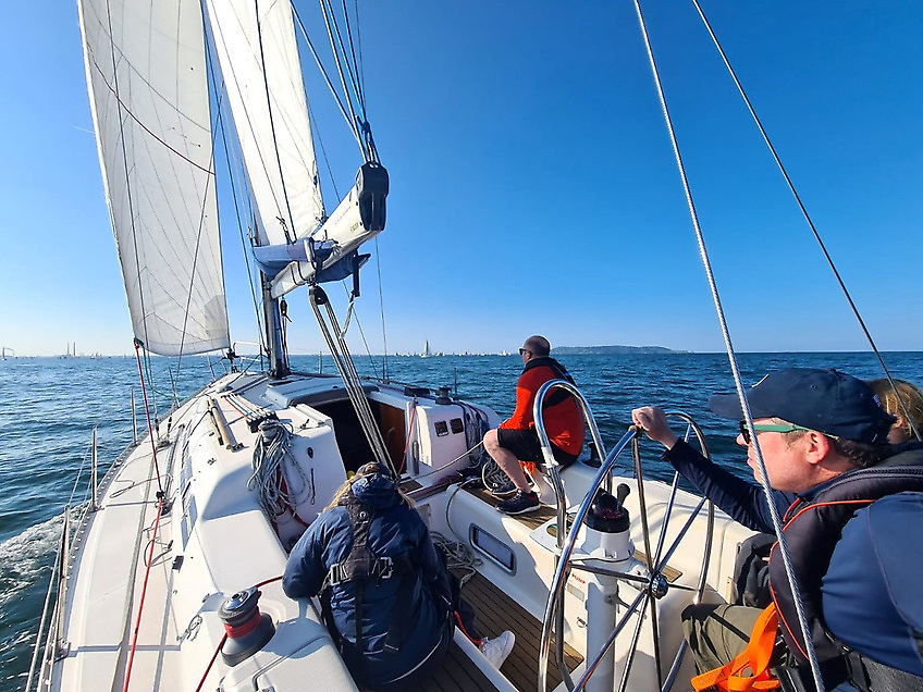 AfloatMagazine's tweet photo. September Sail: Train With the INSS This Autumn https://t.co/9aIRUPBErI #Sailing #Yachting #CompetentCrew #DaySkipper #IrishSailing https://t.co/rhdmpPVzS7