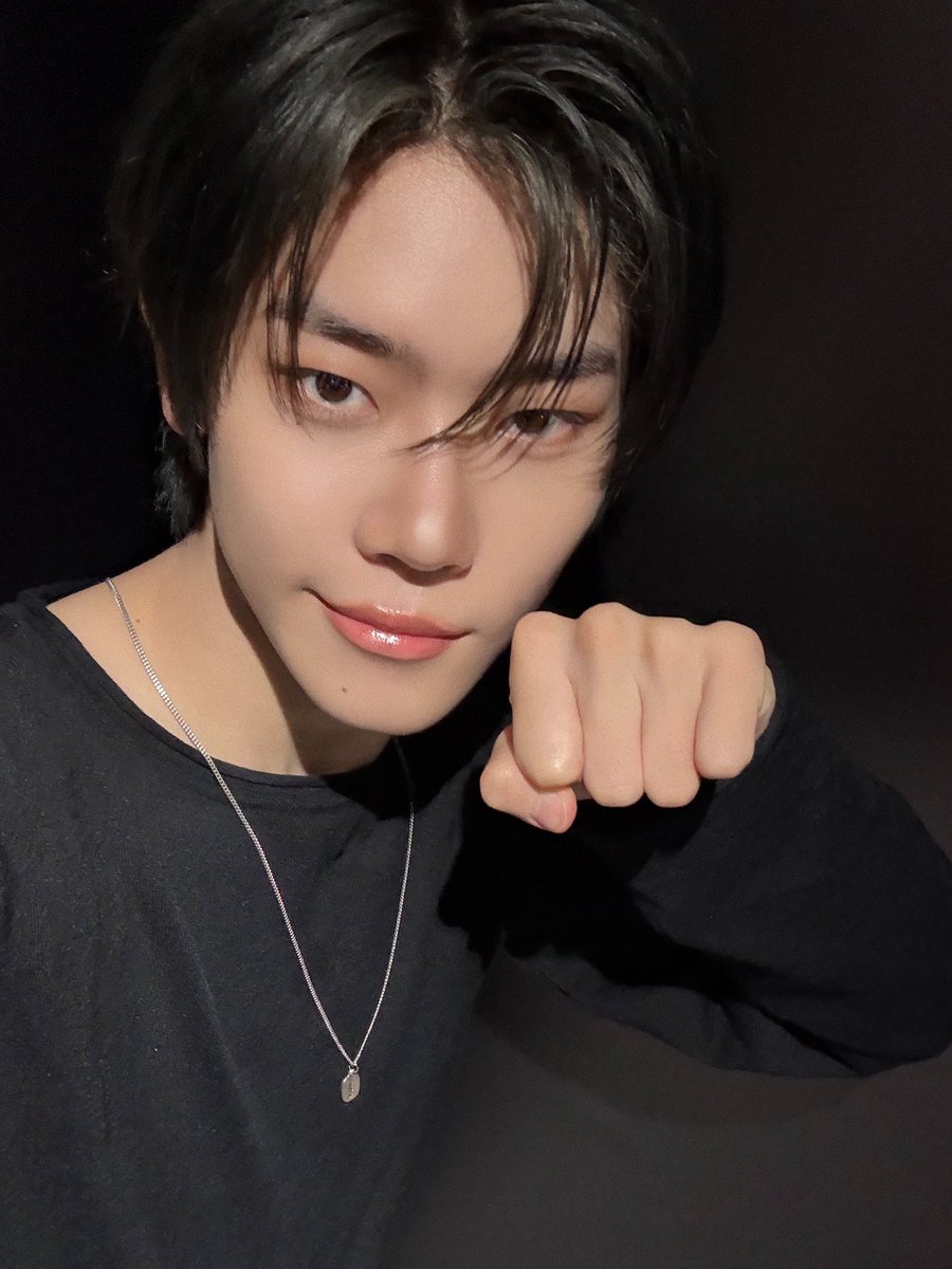 CYE_MEMBERS7's tweet photo. 👍🏻🖤

#장여준 #JANGYEOJUN 
#CLOSEYOUREYES #클로즈유어아이즈
#클유아 #CYE https://t.co/l0YIlwQa8n