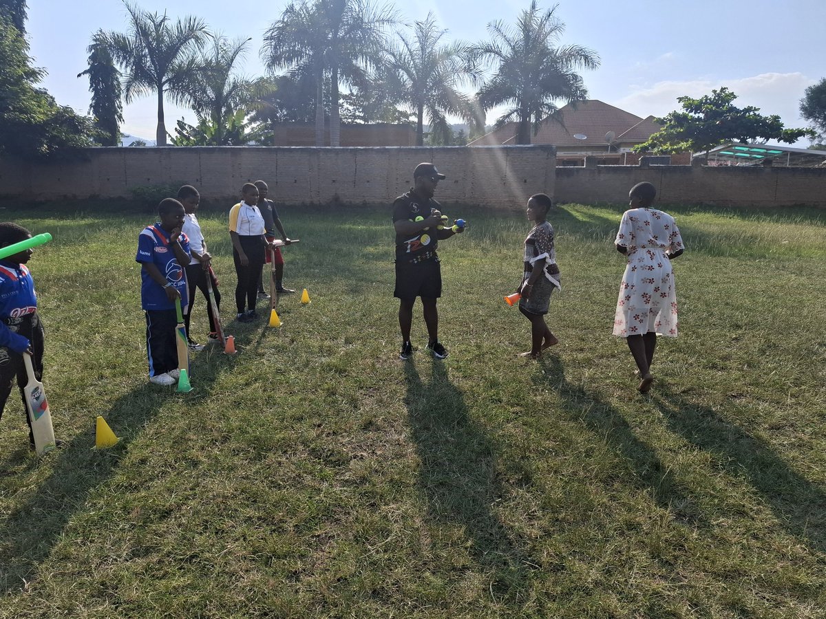 Westerncric25's tweet photo. Western Holiday cricket training sessions are taking shape in the kasese Nyakasanga playground. Continue allowing the youngsters to come through for our sessions #ugandacrcket #lycamobileUG #westerncrickethub. https://t.co/41Z97IgJX1