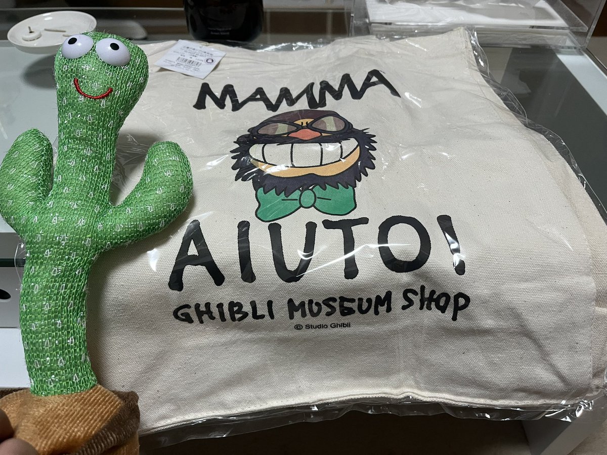 78_Nae_'s tweet image. なぴはやめの誕プレありがとう！！
左のやつはゴミ箱行きかな？