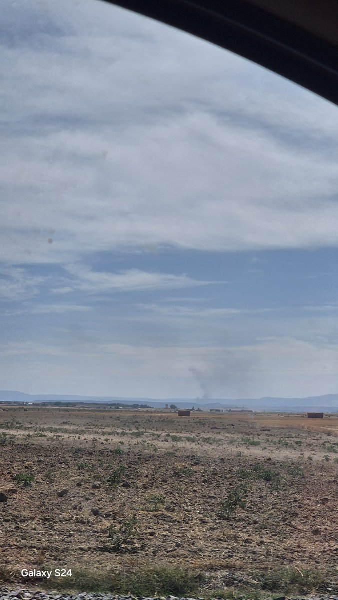 13:00 incendio de maquinaria agrícola en Labajos, Segovia.

Se ve la columna de humo negra desde la capital Abulense hasta Arévalo.

Medios hacia el lugar.