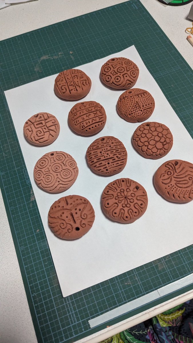 粘土板ブローチをつくつく

#展覧会
#artworks