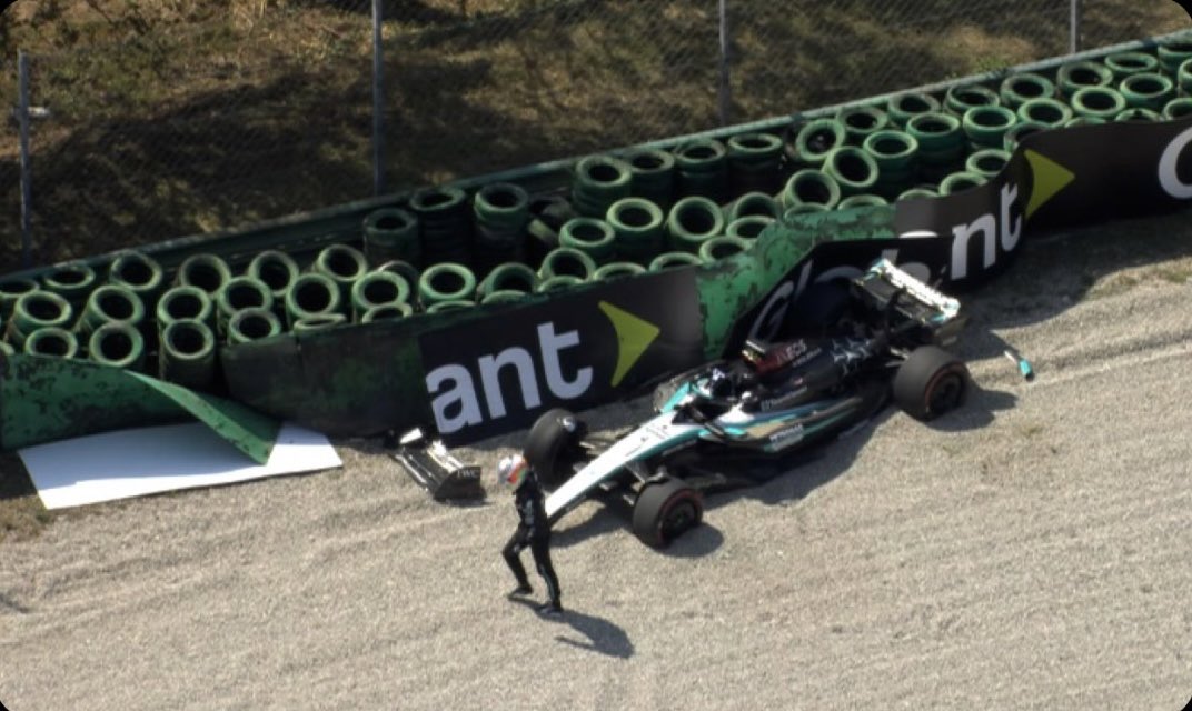 Throwback to last year’s Monza FP1 when the barrier was kind enough to let us know who crashed