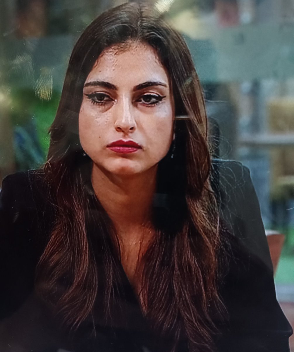 She was playing good when she re-entered but now she is just looking amazingly negative bas ek chiz jo mujhe baseer ka smart play lga vo iske sath angle banane ka us fake angle banane me bande ne iska game hi khtam krdiya so well played bro
#BiggBoss19