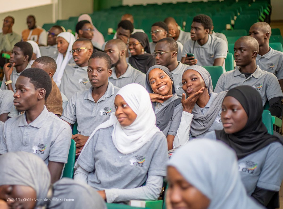 segnelo's tweet photo. Le lundi 01 septembre 2025, l’auditorium de l’École Polytechnique de Thiès a accueilli la rentrée solennelle des Classes Préparatoires aux Grandes Écoles, marquée par l’arrivée de la quatrième cohorte d’élèves. Ce moment.

@SonkoOfficiel https://t.co/B5owvbOfy0