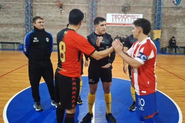 radiogolsantafe's tweet photo. Unión derrotó a Colón y se quedó con el Clásico Santafesino de Futsal https://t.co/ToNUom7Ltr https://t.co/NMjkPesBJo