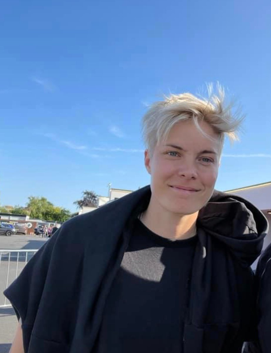 lilyawfc's tweet photo. grattis på födelsedagen till tjejen som räddade mig. jag kommer alltid att sakna att se dig spela varje vecka (och dig i allmänhet).

tack för allt, finns alltid i mitt hjärta. vi ses snart i Italien, min svenska superstjärna❤️

du är det absolut bästa, du gjort mig starka https://t.co/gjjXXjzIde