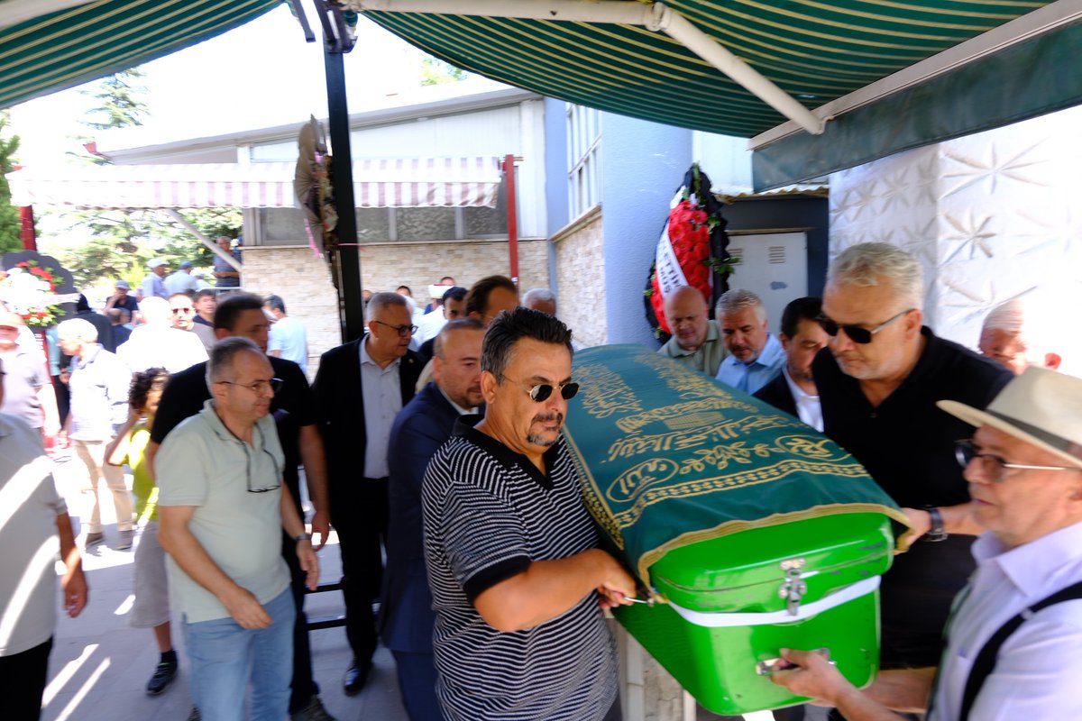📍Uşak 

Parti üyemiz Sayın Ahmet Çiftçi’nin babası Sayın Zeki Çiftçi’nin cenazesine katıldık. 

Merhuma Allah’tan rahmet, sevenlerine sabır ve başsağlığı diliyorum.